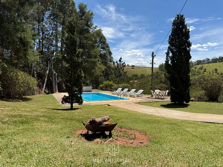 Ranch with pool, barbecue, nature and leisure