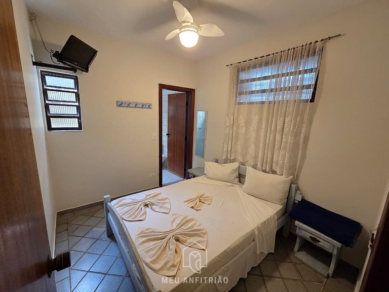 Double bed, breakfast, close to the beach.