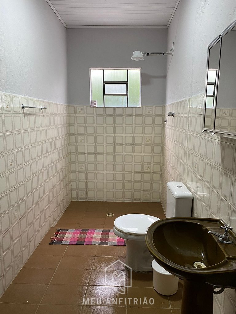 Sítio com piscina, churrasqueira e área arborizada