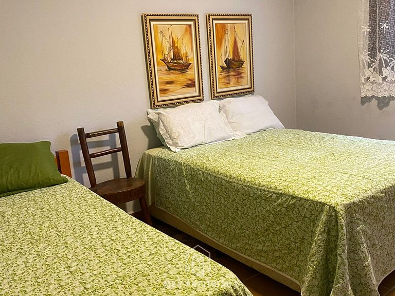 Sítio com piscina, churrasqueira e área arborizada