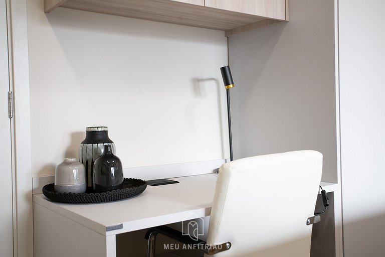 Cama queen, piscina, próximo ao Beco do Batman