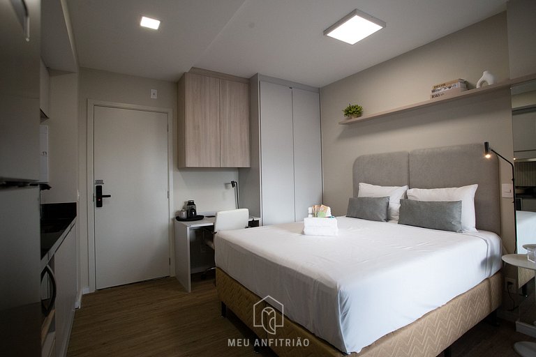 Cama queen, piscina, próximo ao Beco do Batman