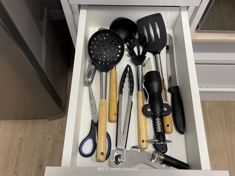 Cama queen, piscina, próximo ao Beco do Batman