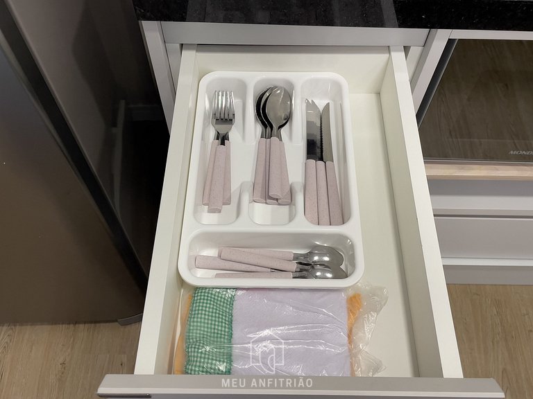 Cama queen, piscina, próximo ao Beco do Batman