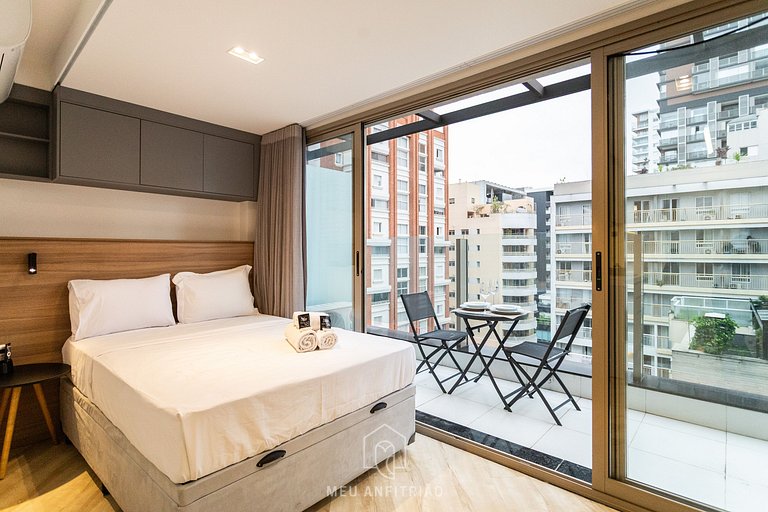 Studio for 2, balcony, near Rebouças Avenue.