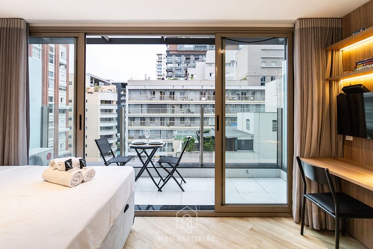 Studio for 2, balcony, near Rebouças Avenue.