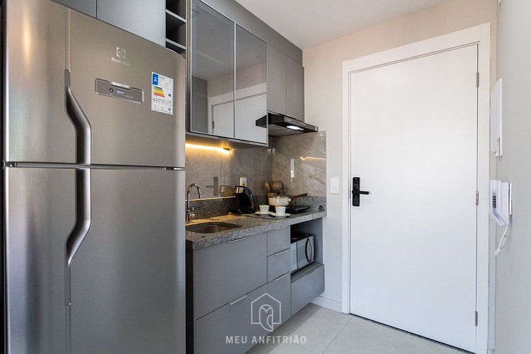 Studio com varanda e lazer, perto da Paulista