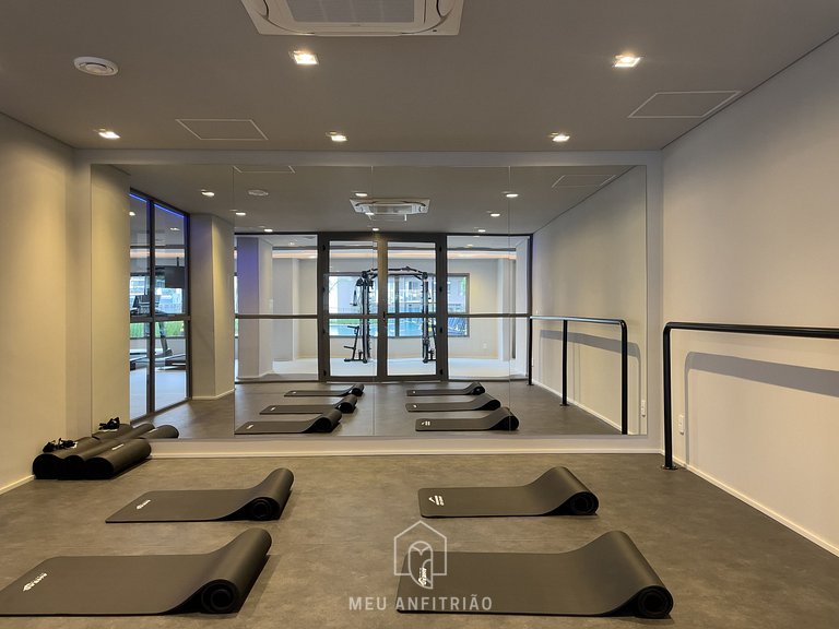 Apt for 4 | Pool | Gym | 1.5 km from Ibira Park