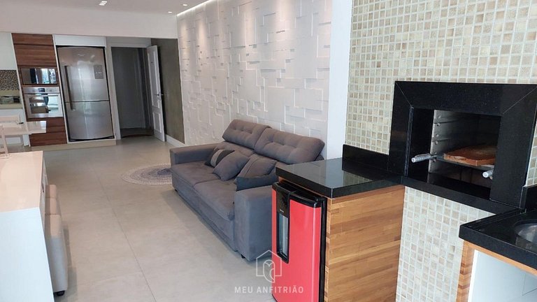 Apto p/8, garagem, piscina e lazer perto da praia