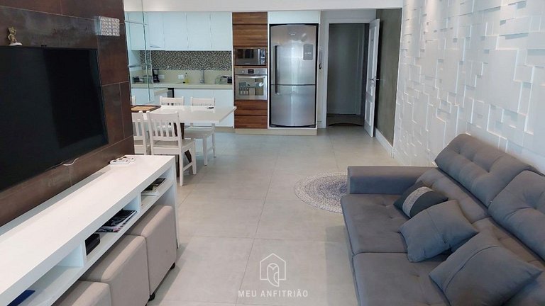 Apto p/8, garagem, piscina e lazer perto da praia