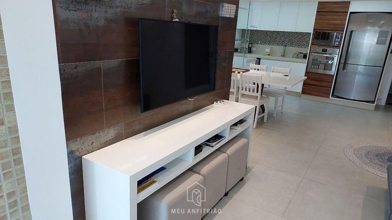 Apto p/8, garagem, piscina e lazer perto da praia