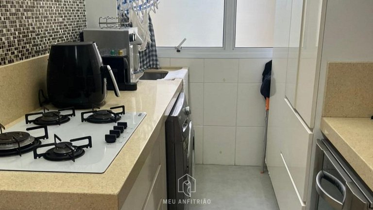 Apto p/8, garagem, piscina e lazer perto da praia