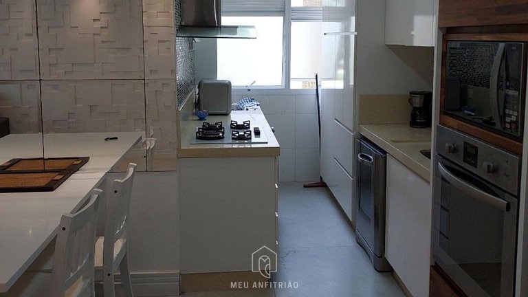 Apto p/8, garagem, piscina e lazer perto da praia