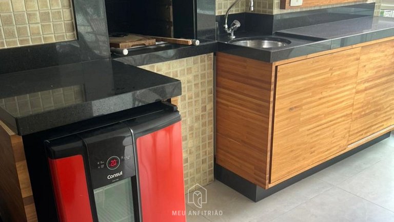 Apto p/8, garagem, piscina e lazer perto da praia