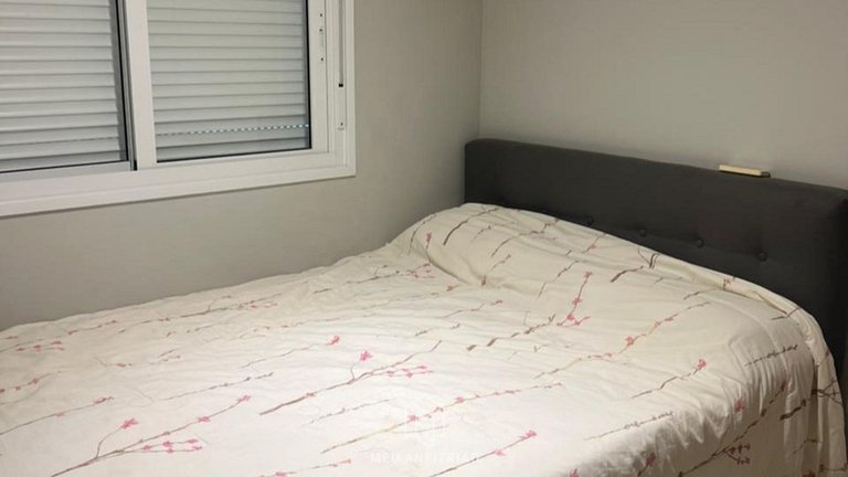 Apto p/8, garagem, piscina e lazer perto da praia