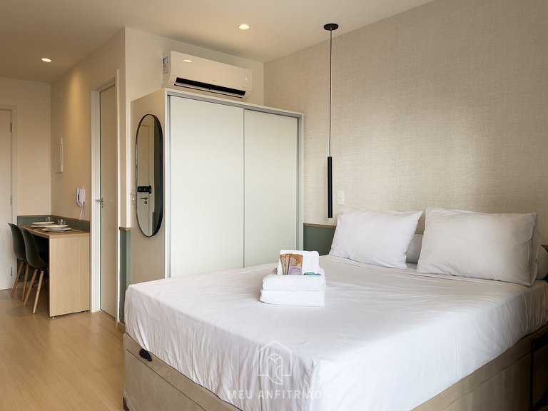 Studio for 3, balcony, near Faria Lima Avenue.