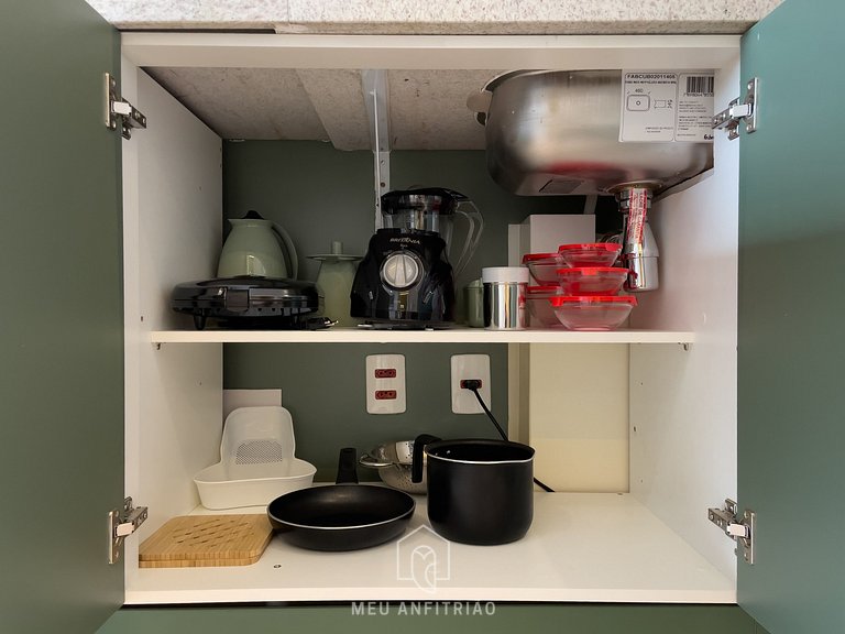 Studio for 3, balcony, near Faria Lima Avenue.