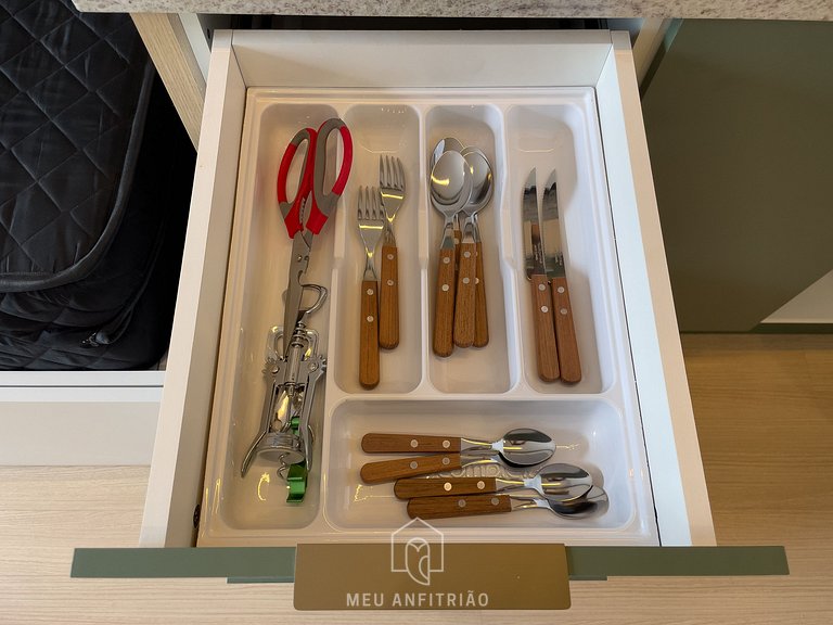 Studio for 3, balcony, near Faria Lima Avenue.