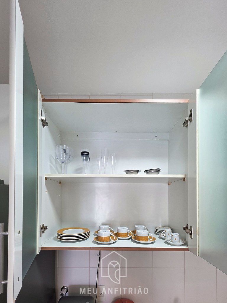 Flat p/ 6, varanda e lazer a 500m da praia