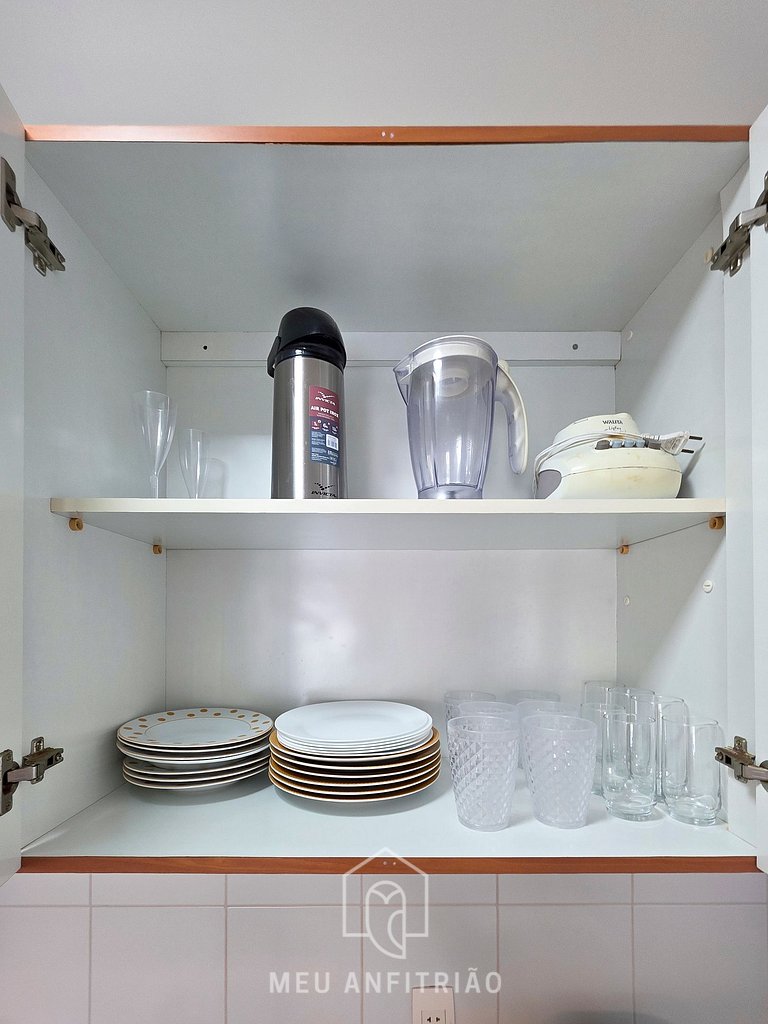 Flat p/ 6, varanda e lazer a 500m da praia