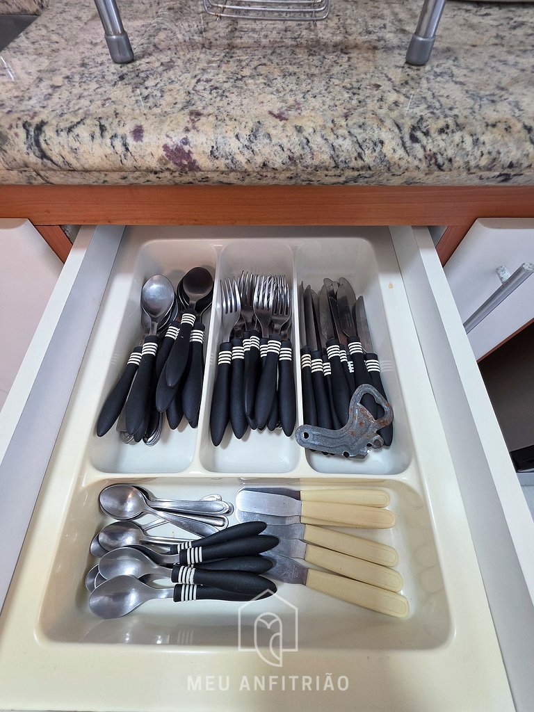 Apt for 6, balcony & leisure, 500m from the beach