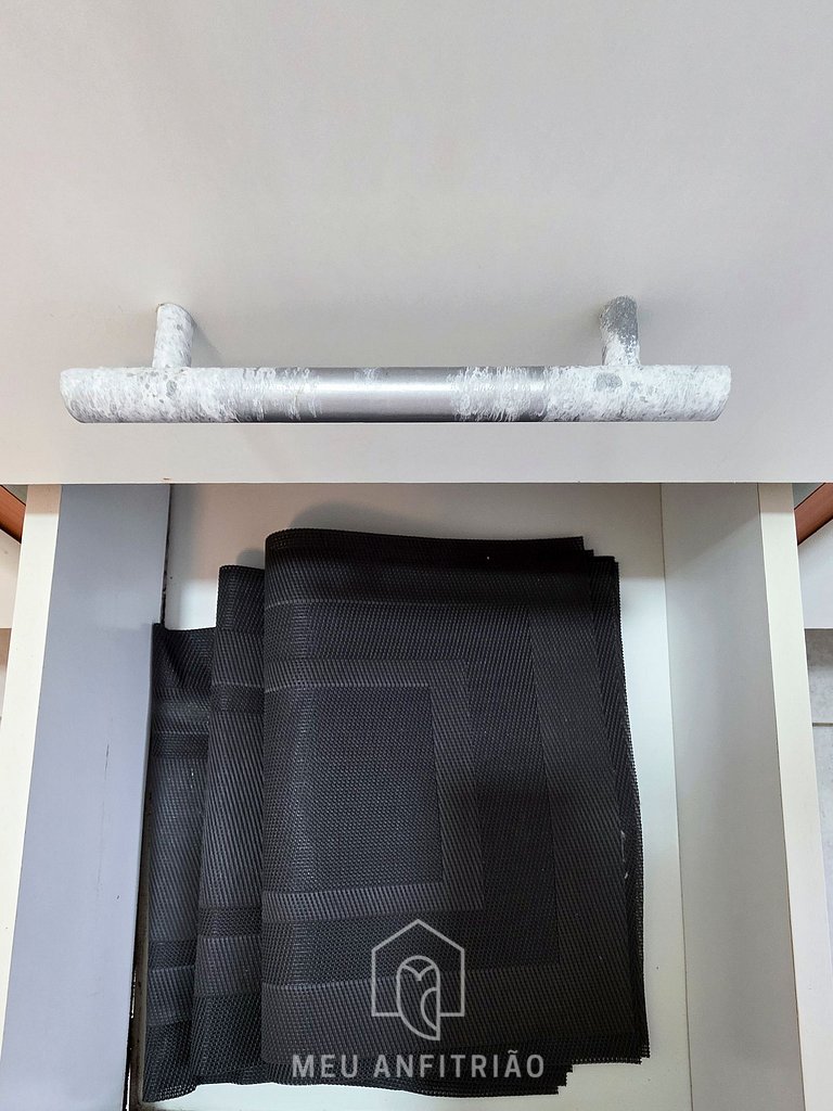 Apt for 6, balcony & leisure, 500m from the beach