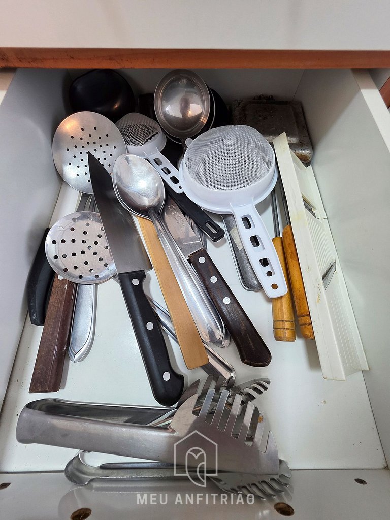 Flat p/ 6, varanda e lazer a 500m da praia