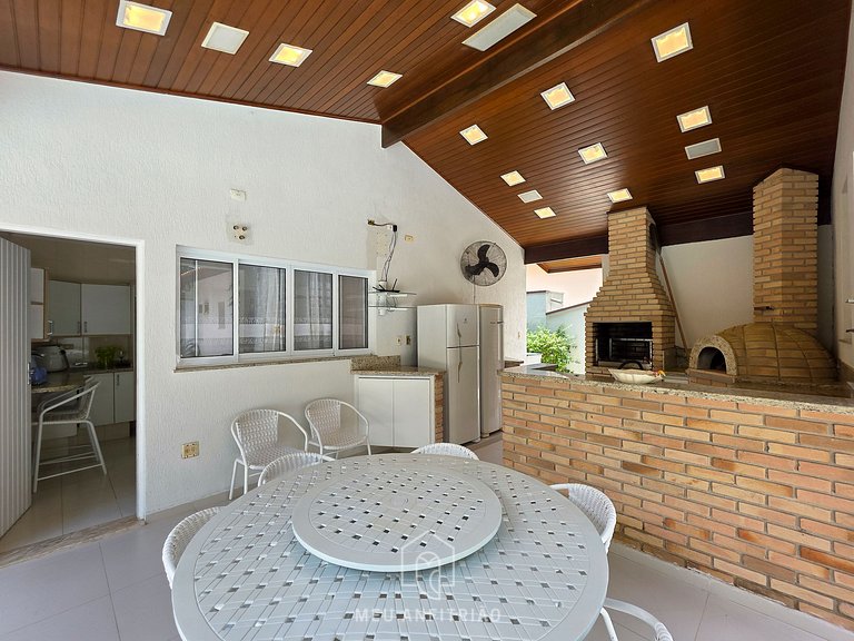 Casa p/ 14, piscina e churrasqueira 10min da praia