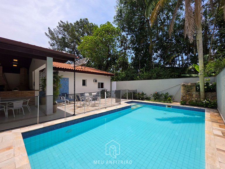 Casa p/ 14, piscina e churrasqueira 10min da praia