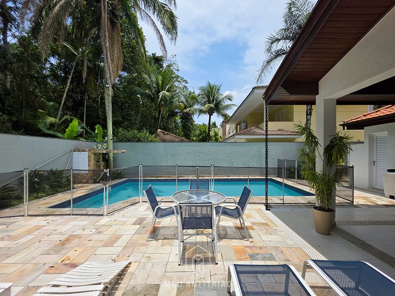 House for 14, pool and barbecue, 10 min from beach