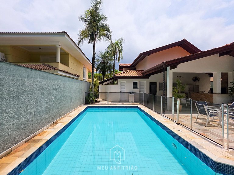 Casa p/ 14, piscina e churrasqueira 10min da praia