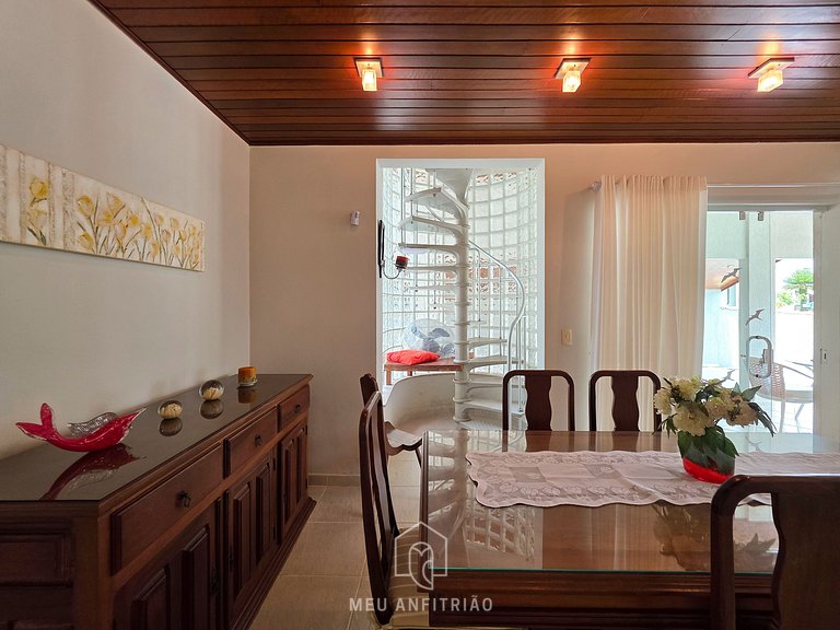 House for 14, pool and barbecue, 10 min from beach