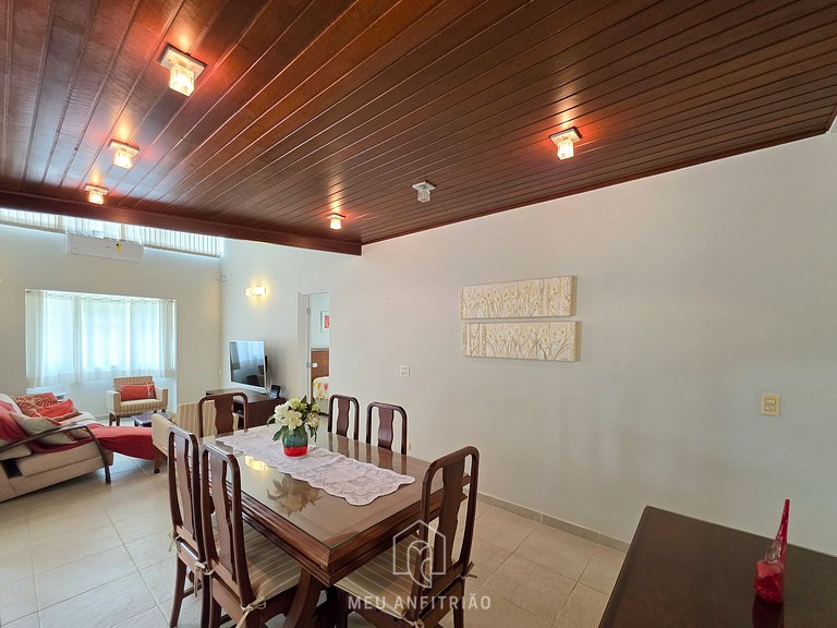 House for 14, pool and barbecue, 10 min from beach