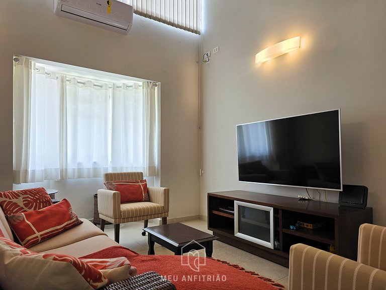 House for 14, pool and barbecue, 10 min from beach