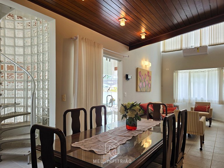 House for 14, pool and barbecue, 10 min from beach