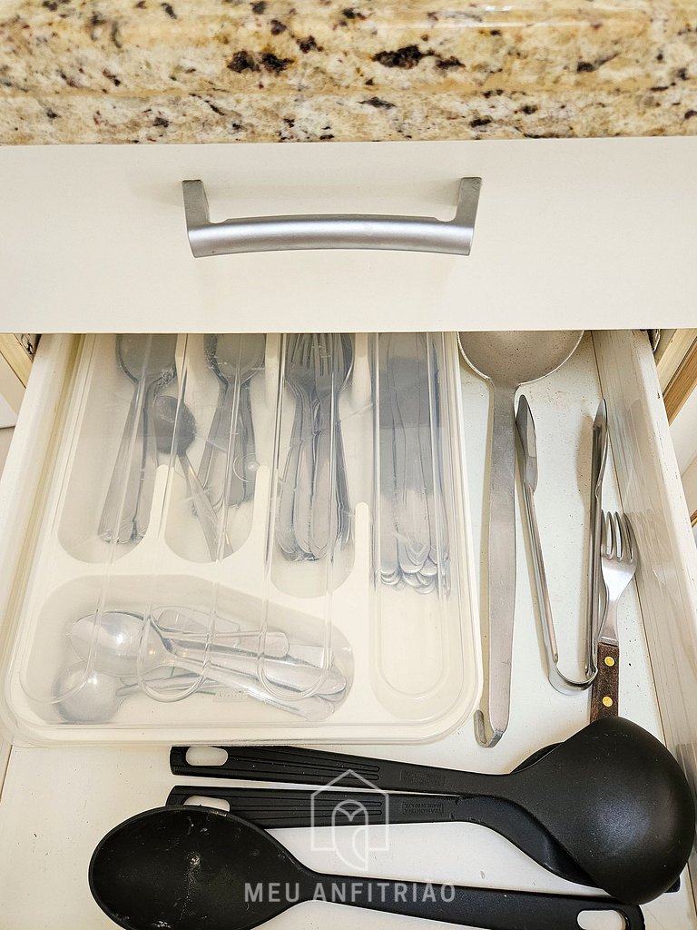 House for 14, pool and barbecue, 10 min from beach