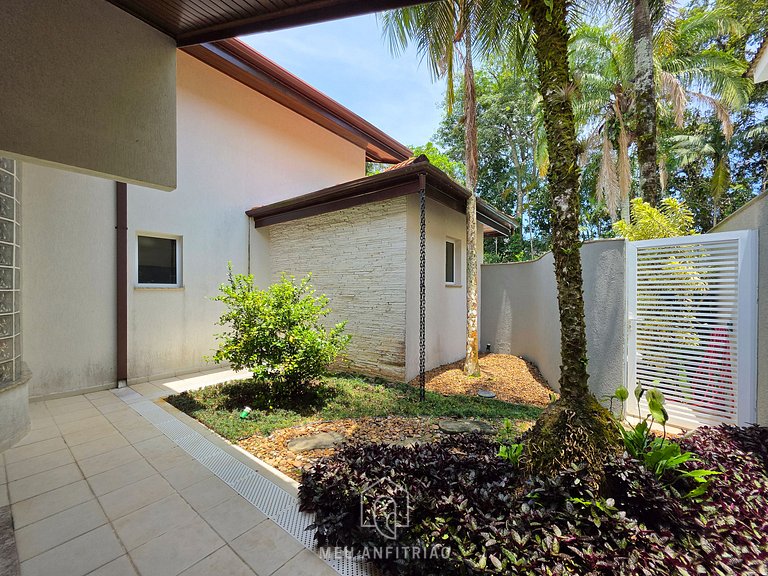 Casa p/ 14, piscina e churrasqueira 10min da praia