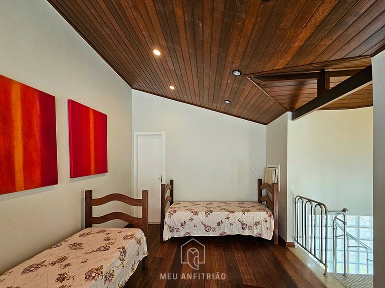 Casa p/ 14, piscina e churrasqueira 10min da praia