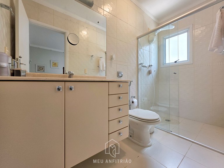 House for 14, pool and barbecue, 10 min from beach