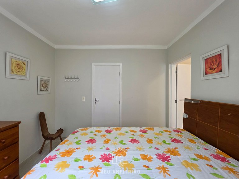 House for 14, pool and barbecue, 10 min from beach