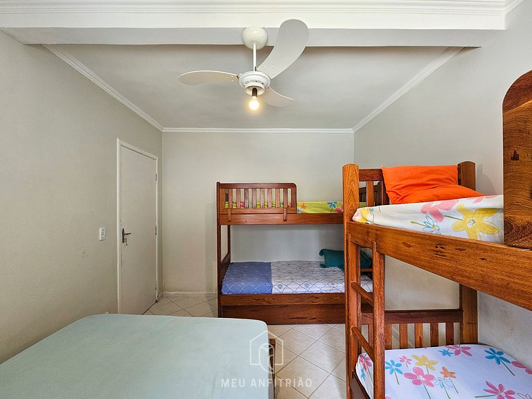 Casa p/ 14, piscina e churrasqueira 10min da praia