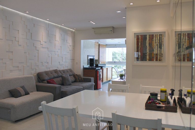 Apto p/8, garagem, piscina e lazer perto da praia