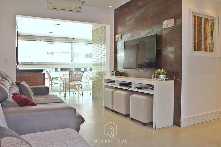 Apto p/8, garagem, piscina e lazer perto da praia