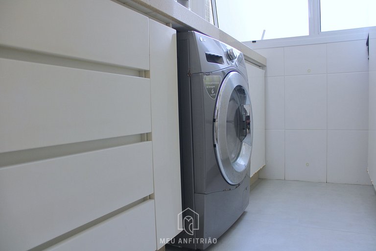 Apto p/8, garagem, piscina e lazer perto da praia