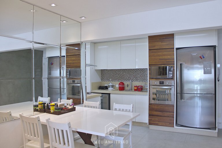 Apt for 8, garage, pool & leisure near the beach