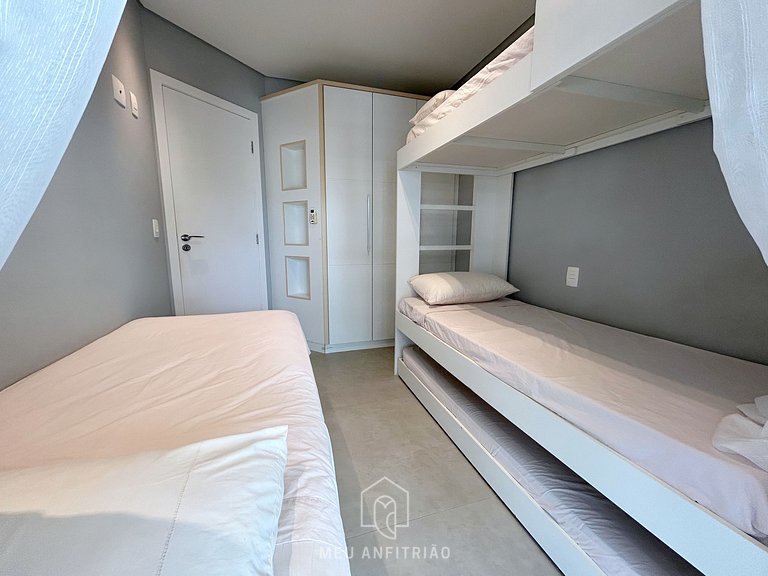 Apto p/8, garagem, piscina e lazer perto da praia