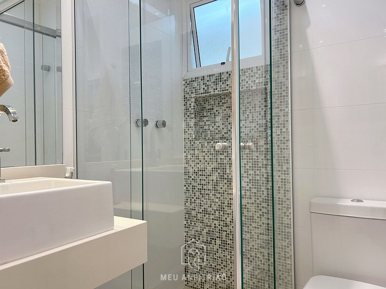 Apt for 8, garage, pool & leisure near the beach