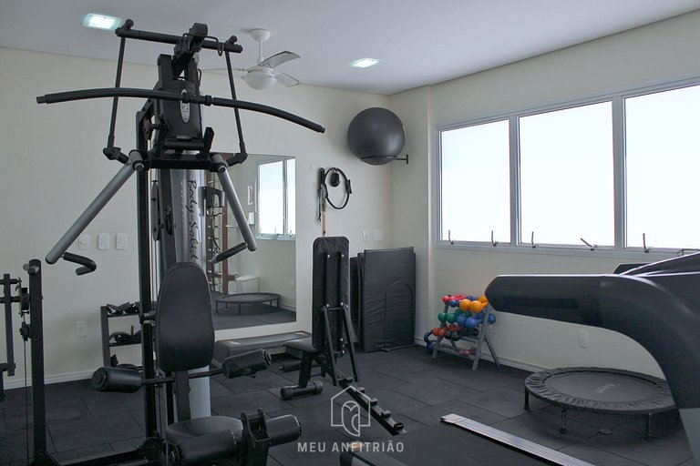 Apt for 8, garage, pool & leisure near the beach