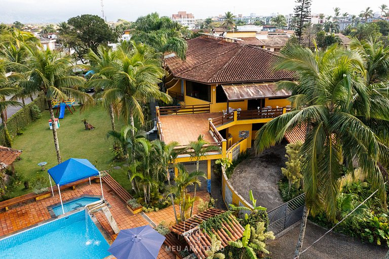 Double bed, breakfast, close to the beach.