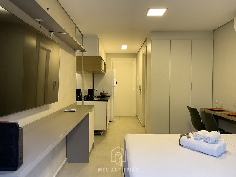 Studio for 2, balcony and leisure near the airport